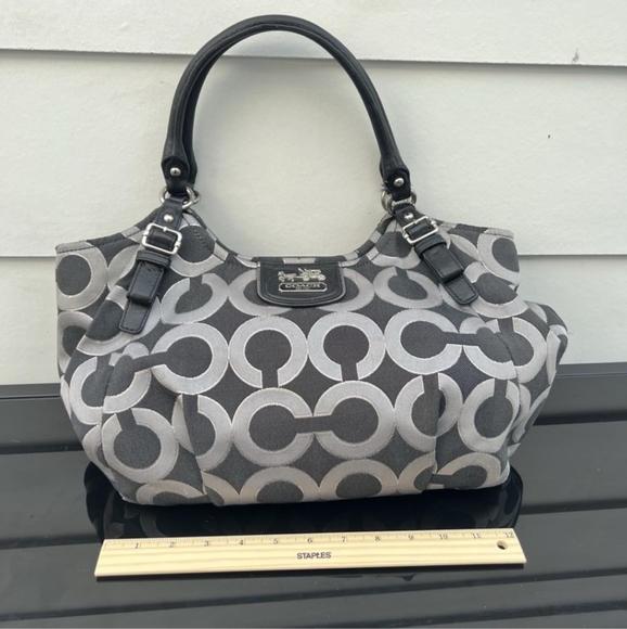 GUC, Coach Madison OP Art Mattalic Outline Abigail Bag - Picture 1 of 13